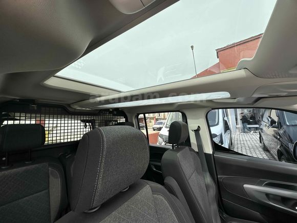 ARACIMIZ SATILMIŞTIR CAM TAVAN FUL+FUL Opel Combo 1.5 CDTI Ultimate 2024 Model Van