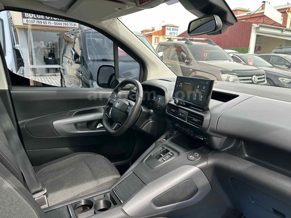 ARACIMIZ SATILMIŞTIR CAM TAVAN FUL+FUL Opel Combo 1.5 CDTI Ultimate 2024 Model Van