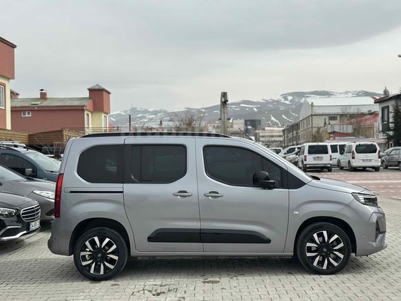 ARACIMIZ SATILMIŞTIR CAM TAVAN FUL+FUL Opel Combo 1.5 CDTI Ultimate 2024 Model Van