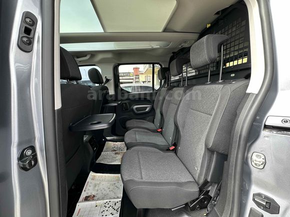 ARACIMIZ SATILMIŞTIR CAM TAVAN FUL+FUL Opel Combo 1.5 CDTI Ultimate 2024 Model Van