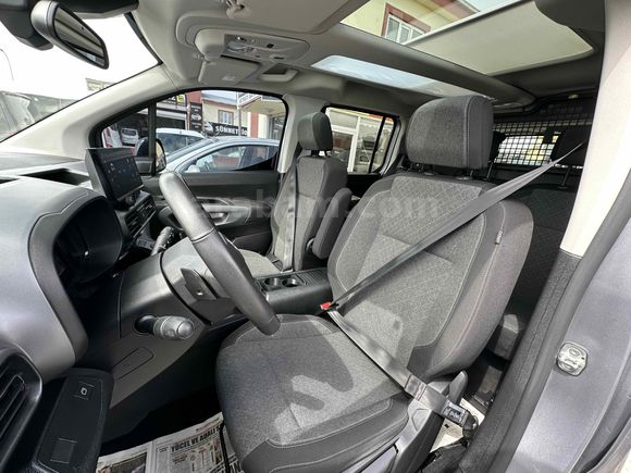 ARACIMIZ SATILMIŞTIR CAM TAVAN FUL+FUL Opel Combo 1.5 CDTI Ultimate 2024 Model Van
