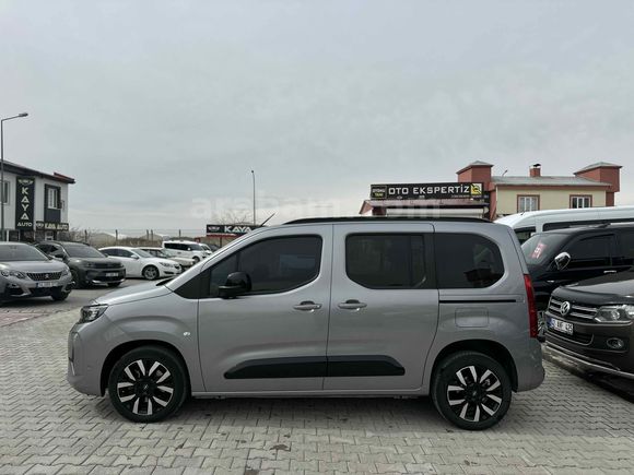 ARACIMIZ SATILMIŞTIR CAM TAVAN FUL+FUL Opel Combo 1.5 CDTI Ultimate 2024 Model Van