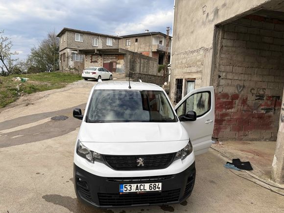 Sahibinden Peugeot Partner 1.5 BlueHDI Comfort 2023 Model 