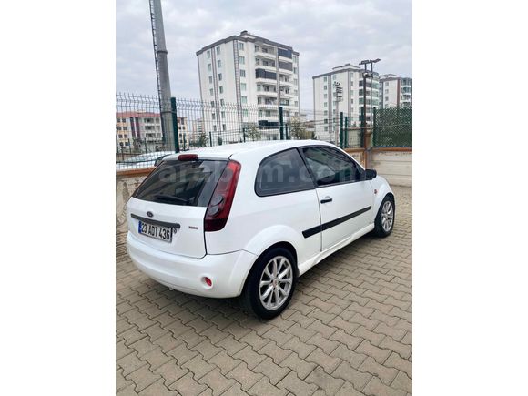 Sahibinden Ford Fiesta Van 1.4 TDCi 2006 Model 