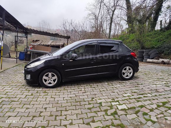 Sahibinden Peugeot 207 1.4 VTi Active 2011 Model  213.000 km Siyah