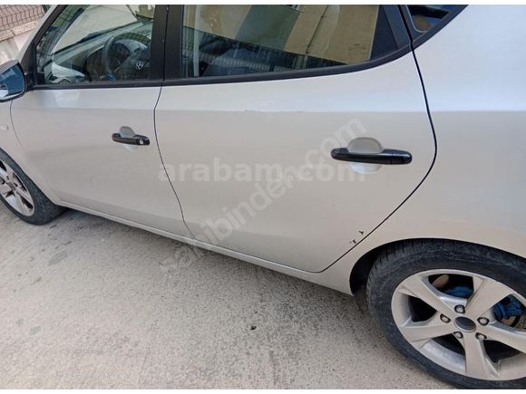 Sahibinden Hyundai i30 1.6 CRDi Team 2011 Model  260.000 km Gri