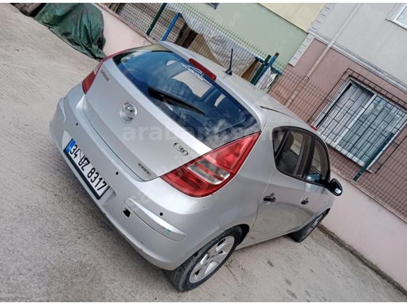 Sahibinden Hyundai i30 1.6 CRDi Team 2011 Model  260.000 km Gri