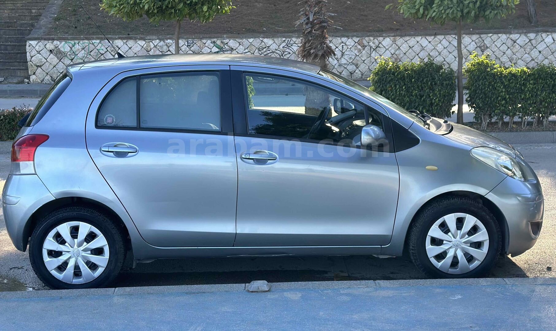 Sahibinden Toyota Yaris 1.33 Terra 2010 Model Antalya 122.000 km Gri (Gümüş) 4