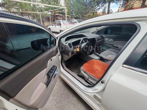 DEGİŞENSİZ BOYASIZ Sahibinden Honda Civic 1.6 Elegance 2013 Model  249.000 km Beyaz