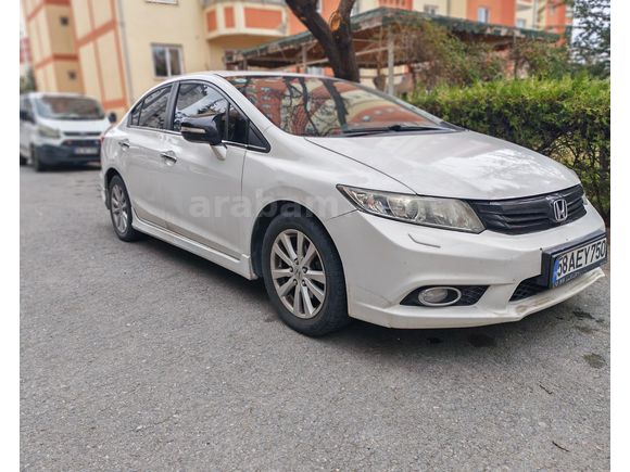 DEGİŞENSİZ BOYASIZ Sahibinden Honda Civic 1.6 Elegance 2013 Model  249.000 km Beyaz