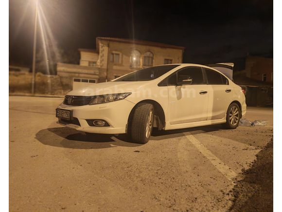 DEGİŞENSİZ BOYASIZ Sahibinden Honda Civic 1.6 Elegance 2013 Model  249.000 km Beyaz