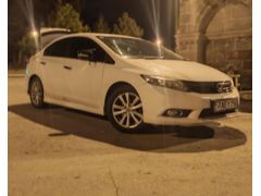 DEGİŞENSİZ BOYASIZ Sahibinden Honda Civic 1.6 Elegance 2013 Model  249.000 km Beyaz