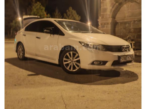 DEGİŞENSİZ BOYASIZ Sahibinden Honda Civic 1.6 Elegance 2013 Model  249.000 km Beyaz