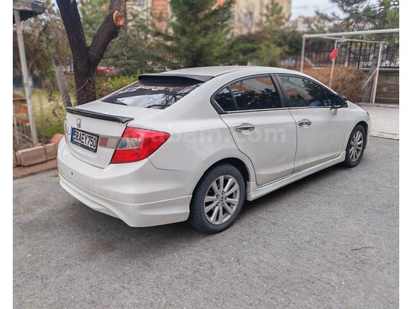 DEGİŞENSİZ BOYASIZ Sahibinden Honda Civic 1.6 Elegance 2013 Model  249.000 km Beyaz