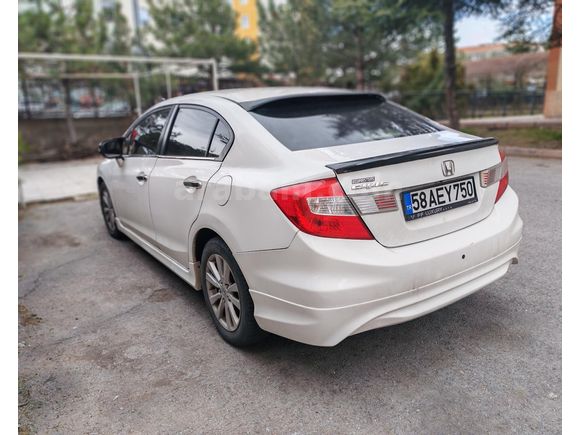 DEGİŞENSİZ BOYASIZ Sahibinden Honda Civic 1.6 Elegance 2013 Model  249.000 km Beyaz