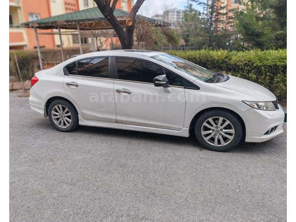 DEGİŞENSİZ BOYASIZ Sahibinden Honda Civic 1.6 Elegance 2013 Model  249.000 km Beyaz