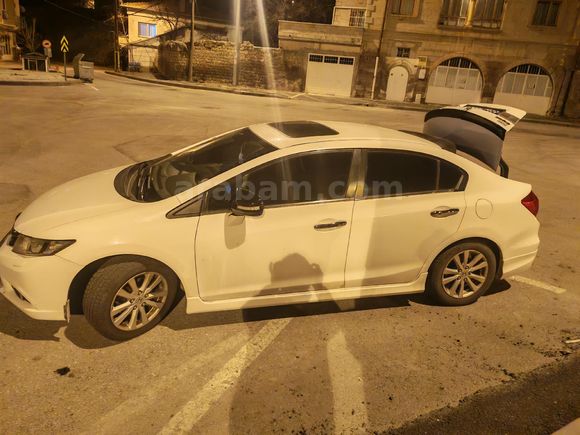 DEGİŞENSİZ BOYASIZ Sahibinden Honda Civic 1.6 Elegance 2013 Model  249.000 km Beyaz