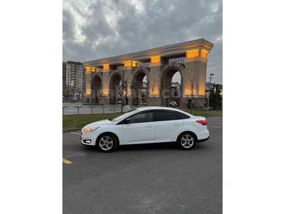Sahibinden Ford Focus 1.6 Ti-VCT Style 2015 Model 