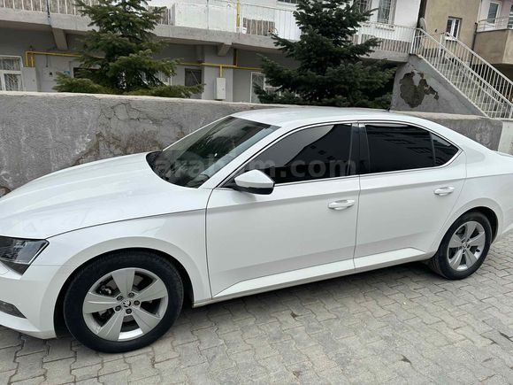 Sahibinden Skoda SuperB 1.6 TDI Style 2018 Model  43.200 km Beyaz