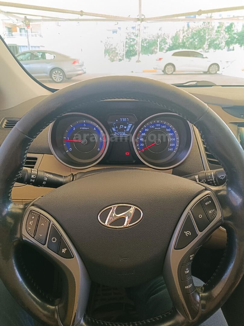 Sahibinden Hyundai Elantra 1.6 CRDi Elite 2015 Model Şanlıurfa 242.500 km Siyah 7