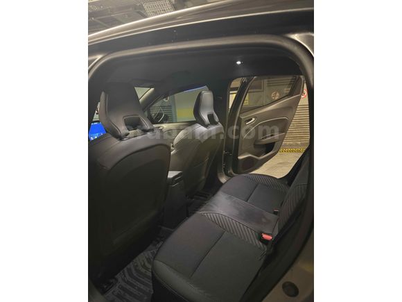 Sahibinden Renault Clio 1.0 TCe Techno Esprit Alpine 2025 Model 