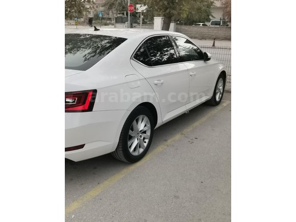 Sahibinden BOYASIZ DEĞİŞENSİZ TRAMERSİZ Skoda SuperB 1.4 TSI Style 2016 Model  107800 km  Beyaz