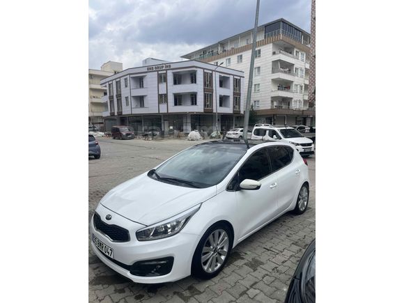 Sahibinden Kia Ceed 1.6 CRDi Concept Plus 2015 Model 