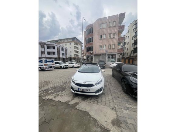 Sahibinden Kia Ceed 1.6 CRDi Concept Plus 2015 Model 