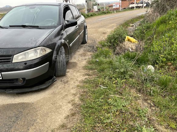 Sahibinden Renault Megane 1.6 Dynamique 2005 Model  265.000 km Siyah