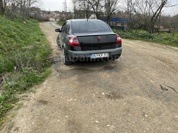 Sahibinden Renault Megane 1.6 Dynamique 2005 Model  265.000 km Siyah