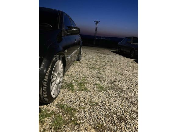 Sahibinden Renault Megane 1.6 Dynamique 2005 Model  265.000 km Siyah
