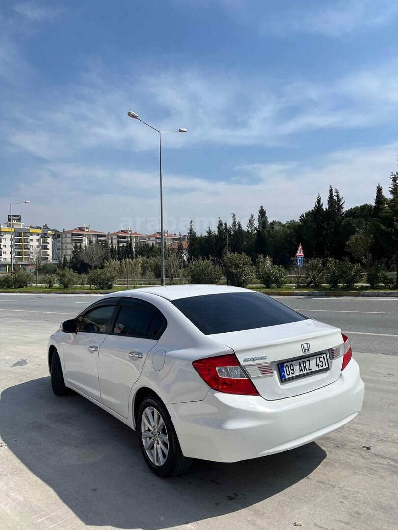 Sahibinden Honda Civic 1.6i VTEC Eco Premium 2014 Model Aydın 225.000 km Beyaz 2