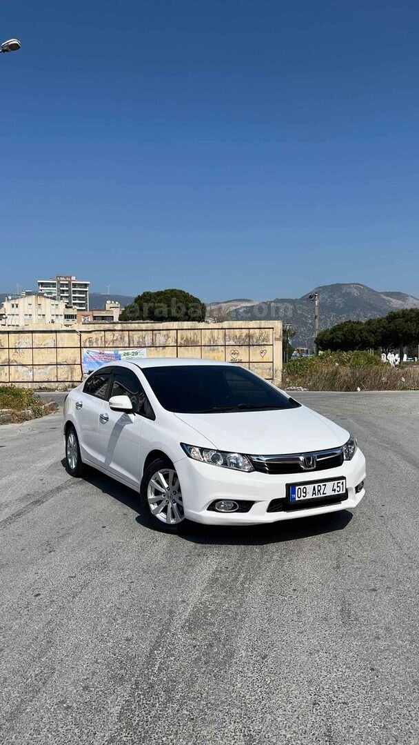 Sahibinden Honda Civic 1.6i VTEC Eco Premium 2014 Model Aydın 225.000 km Beyaz 1