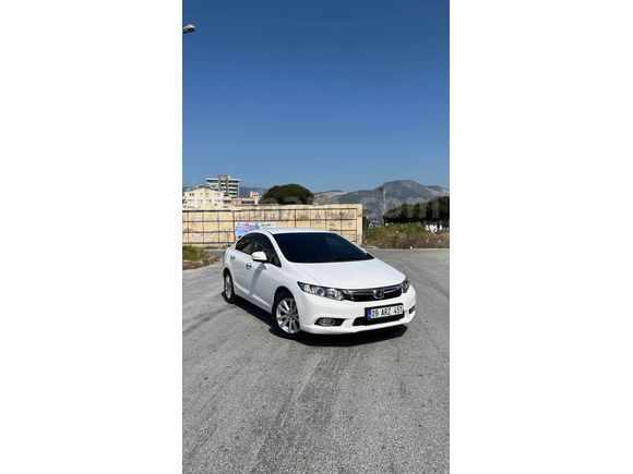 Sahibinden Honda Civic 1.6i VTEC Eco Premium 2014 Model 