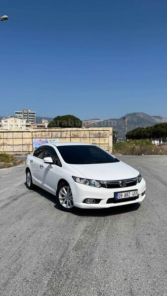Sahibinden Honda Civic 1.6i VTEC Eco Premium 2014 Model Aydın 225.000 km Beyaz