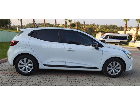 Sahibinden Renault Clio 1.0 TCe Joy 2022 Model Mersin 28.000 km Beyaz