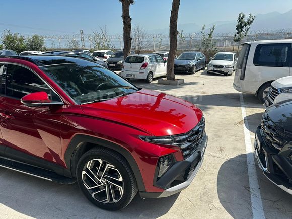 Sahibinden Hyundai Tucson 1.6 CRDi Elite Plus 2024 Model  27.000 km Bordo