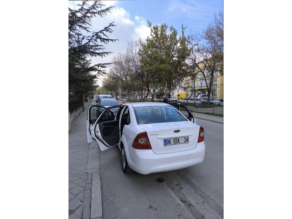 Sahibinden Ford Focus 1.6  Titanium 2010 Model  280.000 km Beyaz
