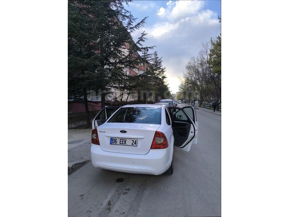 Sahibinden Ford Focus 1.6  Titanium 2010 Model  280.000 km Beyaz