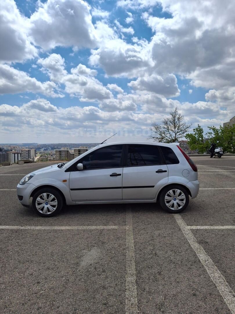 Sahibinden Ford Fiesta 1.4 TDCi Comfort 2004 Model Gaziantep 350.000 km Gri (Gümüş) 4