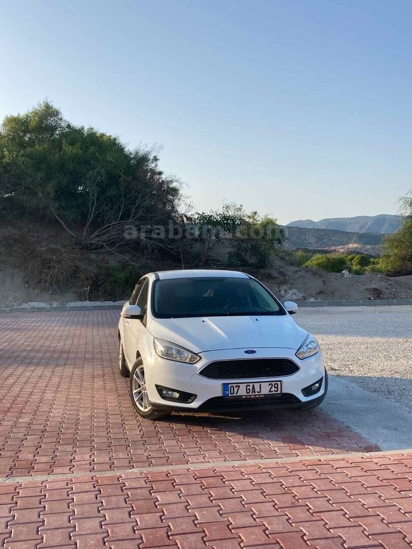 Sahibinden Ford Focus 1.6 Ti-VCT Trend X 2015 Model İzmir 172.000 km Beyaz 5