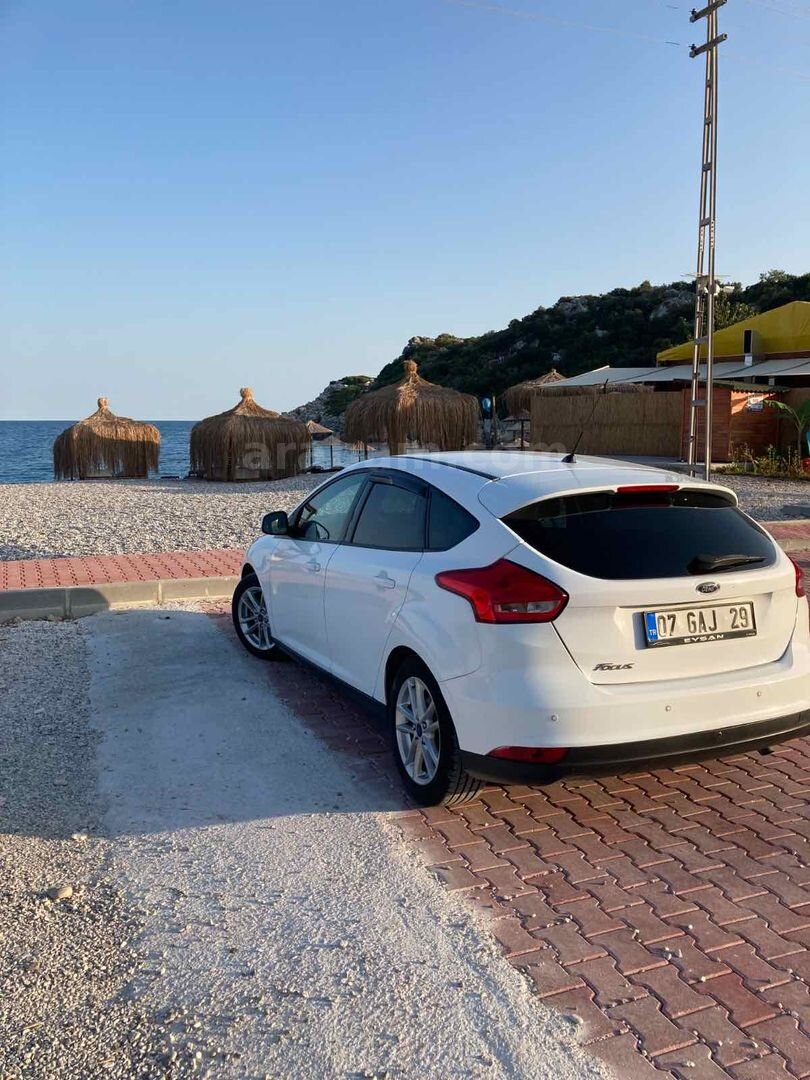 Sahibinden Ford Focus 1.6 Ti-VCT Trend X 2015 Model İzmir 172.000 km Beyaz 3
