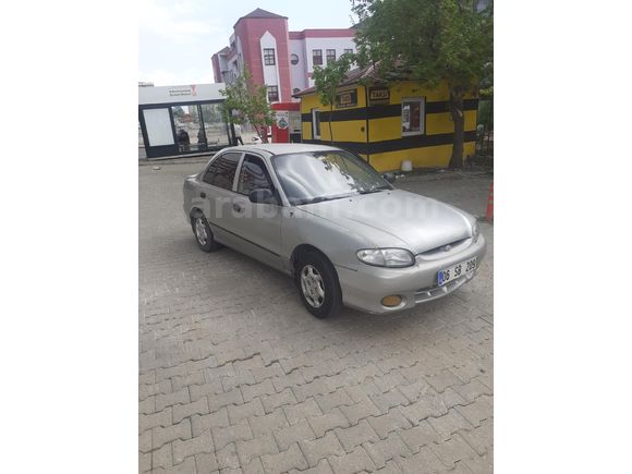 Hyundai Accent 1.3 LS 2000 Model