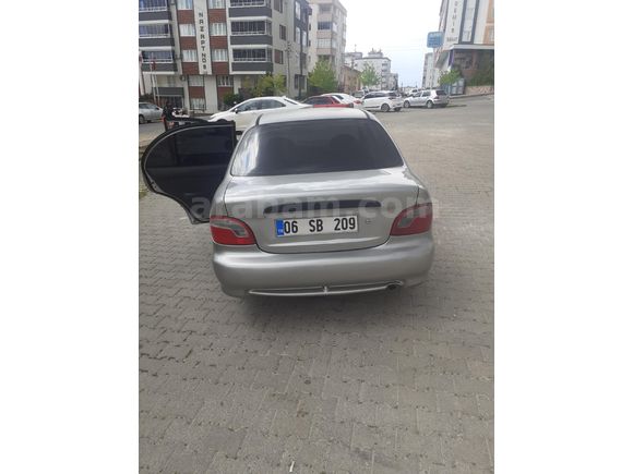 Hyundai Accent 1.3 LS 2000 Model