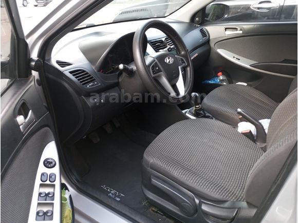 Sahibinden Hyundai Accent Blue 1.6 CRDI Mode Plus 2014 Model