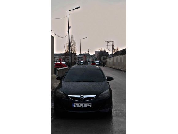Sahibinden Opel Astra 1.4 T Cosmo 2011 Model  230.000 km Siyah