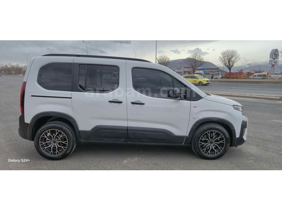 Sahibinden Peugeot Rifter 1.5 BlueHDI GT 2025 Model 