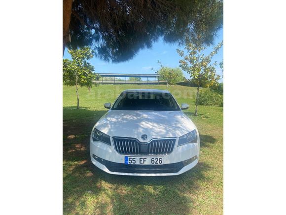 Galeriden Skoda SuperB 1.6 TDI Comfort 2017 Model İstanbul 152.000 km Beyaz