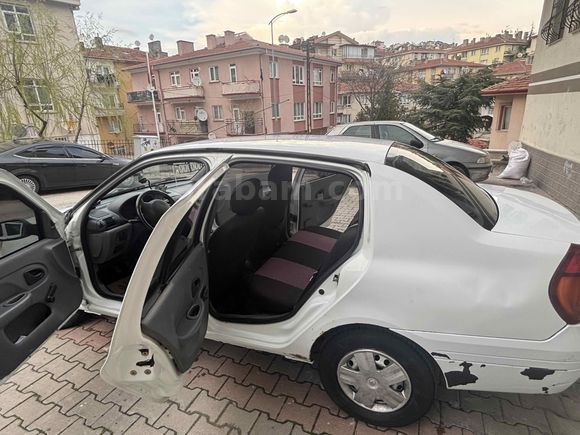 Sahibinden Renault Clio 1.4 2001 Model  330.000 km Beyaz