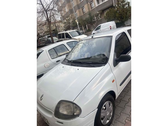 Sahibinden Renault Clio 1.4 2001 Model  330.000 km Beyaz